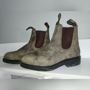 Euc Blundstone rustic brown,  square toe boots,  size AUS4/ US7
